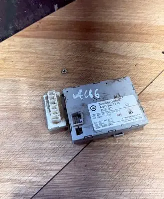 Mercedes-Benz E W211 Gateway control module A2115407445 A2115407545 A2114420027