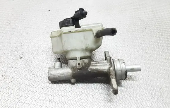 Master brake cylinder