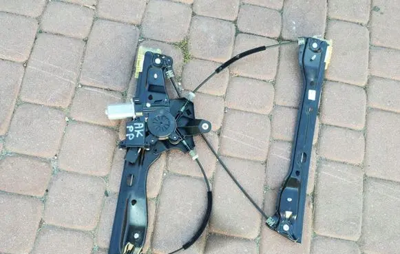 Opel Astra K Front door electric window regulator 13406674