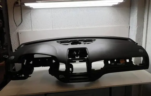 Volkswagen Touareg II Dashboard 7P1819241C 7P1857100