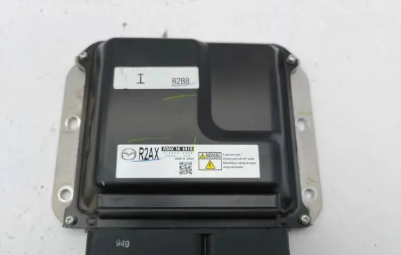 Mazda CX-7 Engine control unit/module R2AX18881G 2758009496