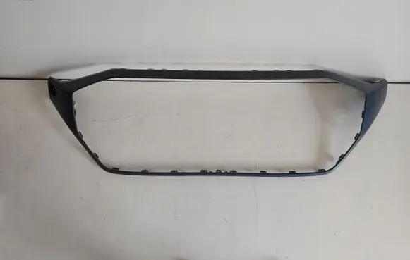 Audi Q8 Front bumper upper radiator grill 4M8807725C