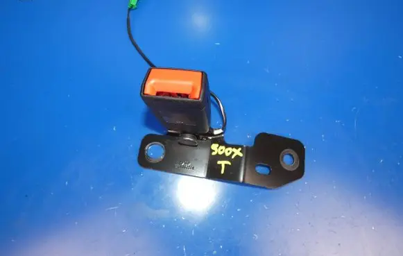 Fiat 500X Rear seatbelt buckle 