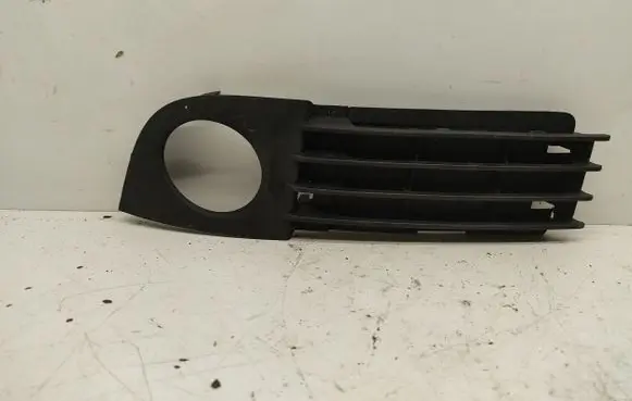 Audi A6 S6 C5 4B Front bumper lower grill 4B0807681