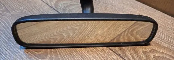 Mitsubishi Outlander Rear view mirror (interior) E4022197