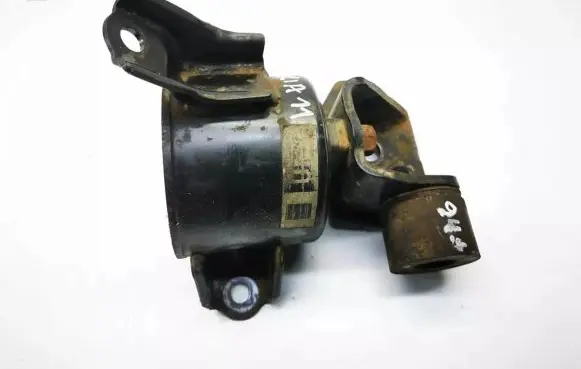 KIA Sportage Engine mount bracket 810322S100