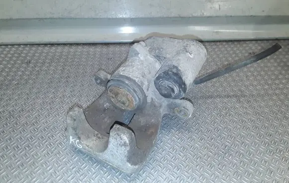 Volkswagen PASSAT B6 Rear brake caliper 