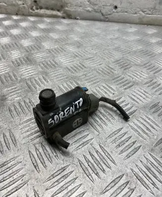 KIA Sorento Windscreen/windshield washer pump 985103E000