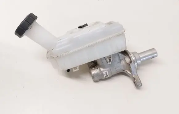 Master brake cylinder