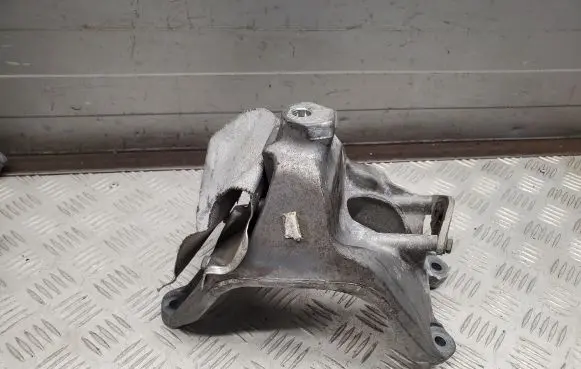 Audi A4 S4 B9 Engine mounting bracket 4M0199308BL