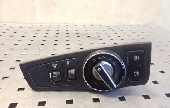 Hyundai i40 Light switch 933003Z950 39R1071000