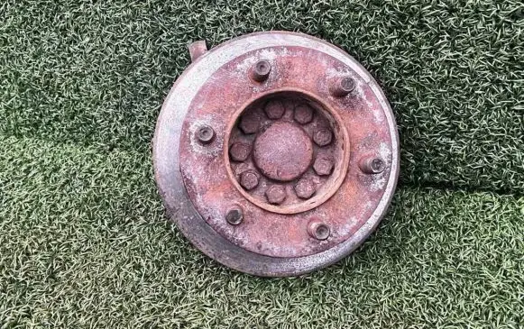 Iveco Daily 4th gen Front wheel hub spindle knuckle 504164802 504212654