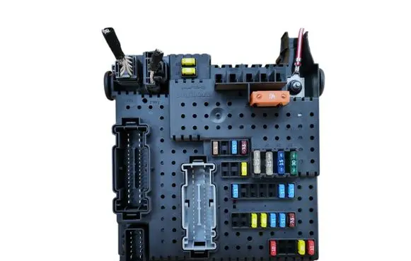 Volvo XC90 Fuse module 30728512 06W033 28017881