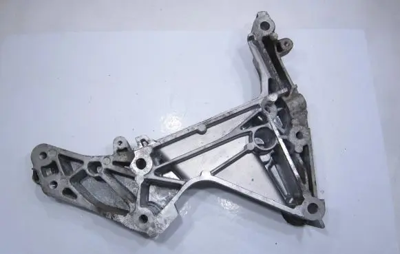 Volkswagen Jetta VI Engine mounting bracket 04E199275E