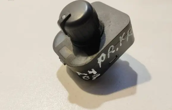 Audi A4 S4 B7 8E 8H Wing mirror switch 8E0959565
