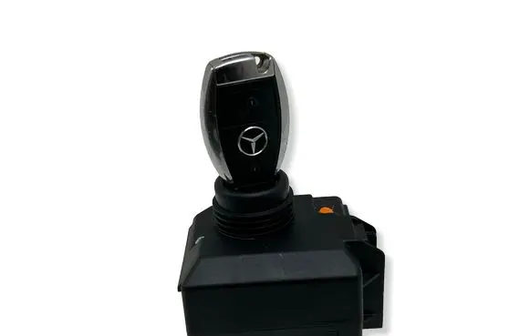 Mercedes-Benz C W204 Ignition lock A2075450108