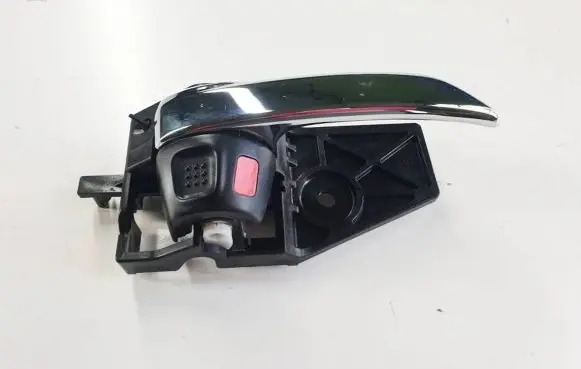 Suzuki SX4 S-Cross Front door interior handle 
