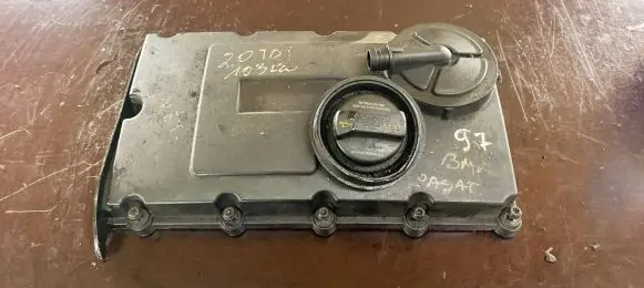 Volkswagen PASSAT B6 Rocker cam cover 03G103475