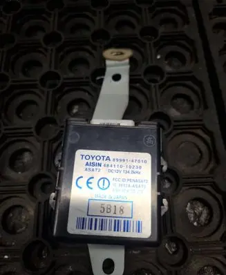 Toyota Prius (XW20) Door control unit/module 8999147010 48411010230 3833AASA12