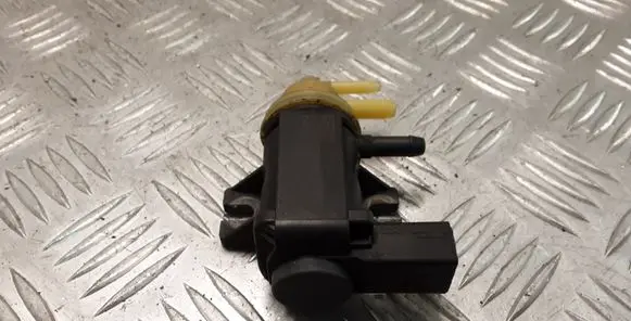 Volkswagen Golf VI Vacuum valve 1K0906627B