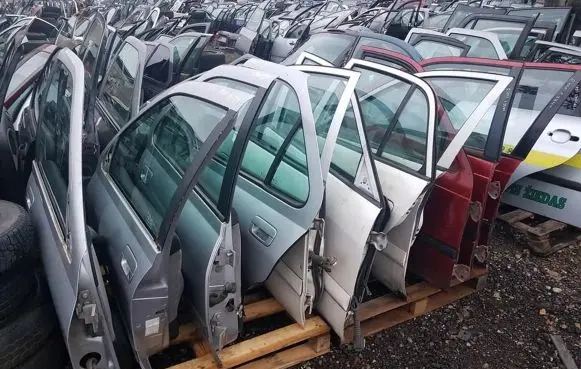 Mazda 626 Rear door baltos
