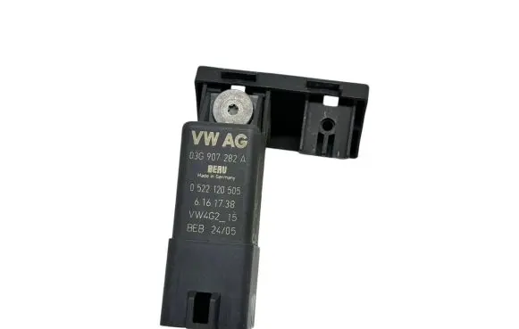 Skoda Octavia Mk2 (1Z) Glow plug pre-heat relay 03G907282A 6161738 0522120505
