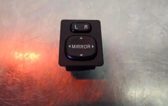 Toyota Urban Cruiser (XP110) Mirror switch trim 769746D183574