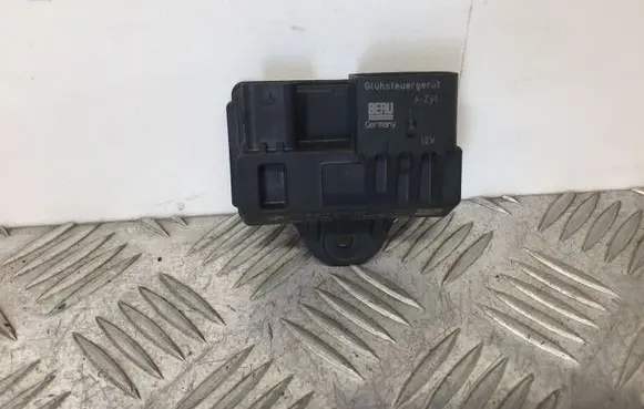 BMW 3 F30 F35 F31 Glow plug pre-heat relay 8519472 851947202
