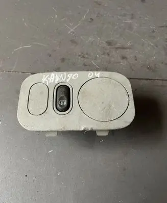 Renault Kangoo I Windscreen/window heater switch 8200439552