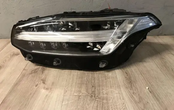 Volvo XC90 Headlight/headlamp 31656987