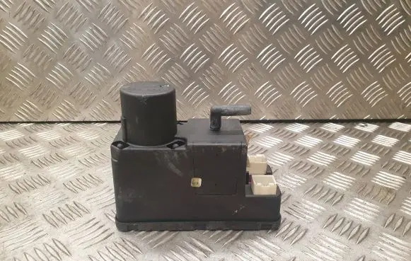 Audi A8 S8 D2 4D Central locking vacuum pump 4A0862257J