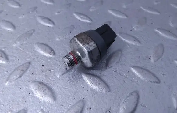 Suzuki Swift III Oil pressure sensor 3782073HP0