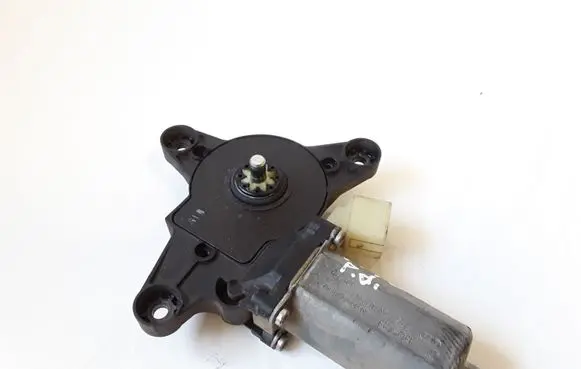 Mercedes-Benz Vito Viano W639 Front door window regulator motor 0130821940