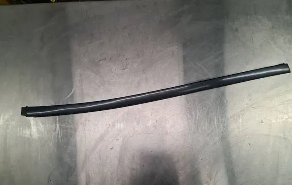 Volvo S60 Rubber seal rear door window/glass 39971366 39971366RH