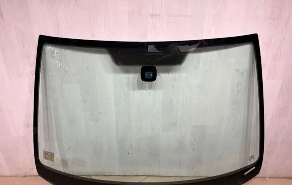 Skoda Octavia Mk2 (1Z) Front windscreen/windshield window 43R001531 26022556