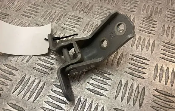Hyundai Santa Fe Front door lower hinge 