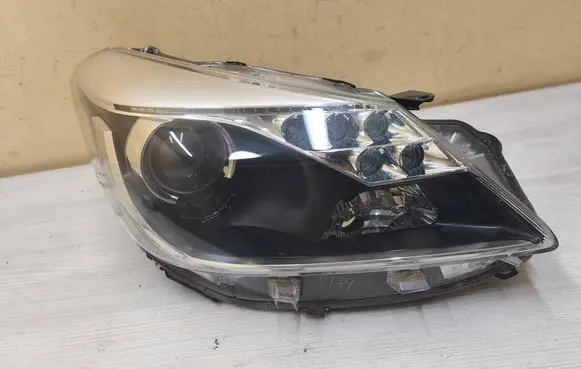 Toyota Yaris Headlight/headlamp