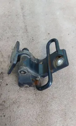 Volkswagen PASSAT B6 Front door lower hinge TF1D