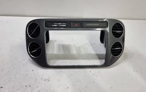 Volkswagen Tiguan Radio/GPS head unit trim 5N0858069J 5N0819061B 5N0819062B