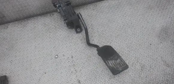 Nissan Primera Accelerator throttle pedal 18002AU410