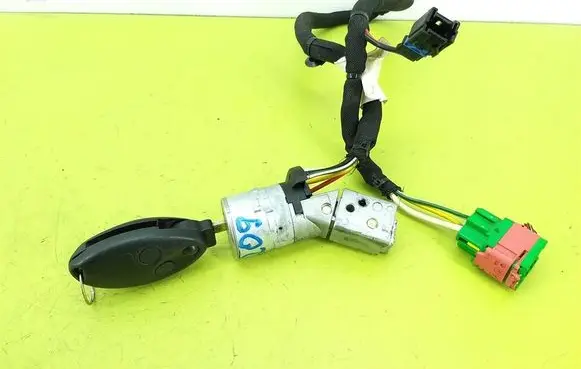 Peugeot 807 Ignition lock 36353100
