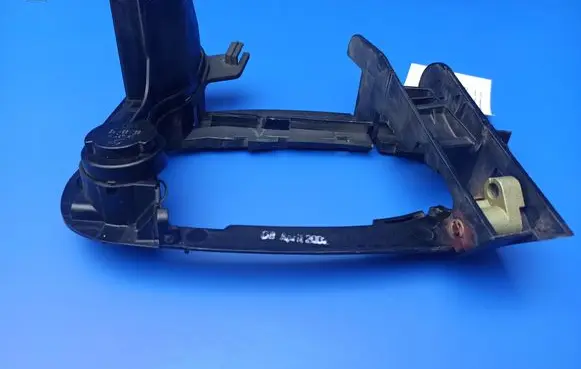 BMW 7 E65 E66 Front door exterior handle/bracket 70137021