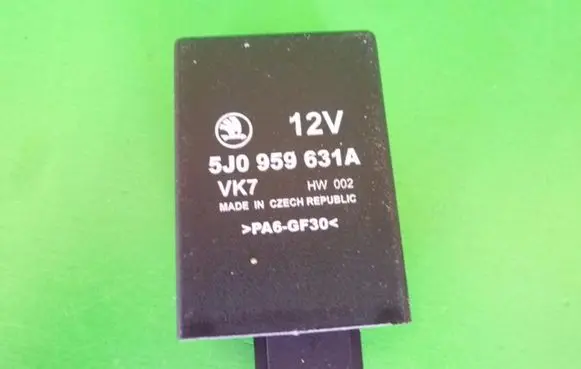 Skoda Fabia Mk2 (5J) Other relay 5J0959631A M1096
