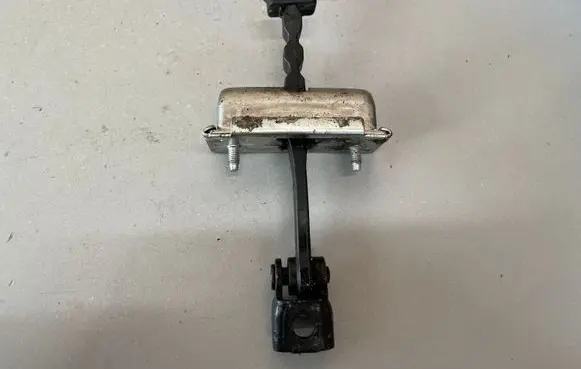 Opel Corsa E Front door check strap stopper