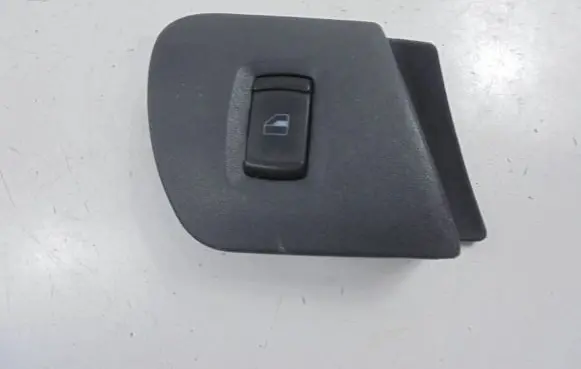 Skoda Octavia Mk1 (1U) Electric window control switch 1U1867186A