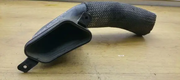 Audi A4 S4 B7 8E 8H Air intake duct part 8E0129604