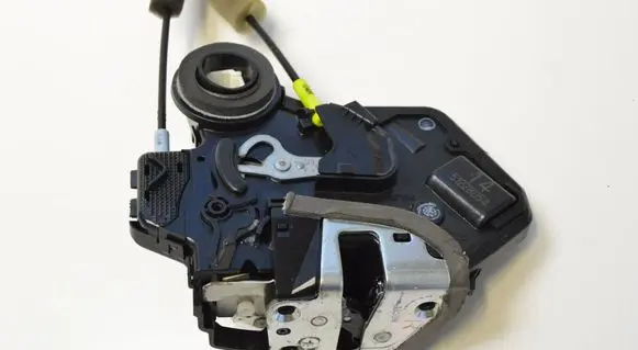 Lexus ES 250 - 300 - 330 Rear door lock 51228054