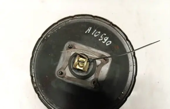 Mitsubishi Colt Brake booster mb858850