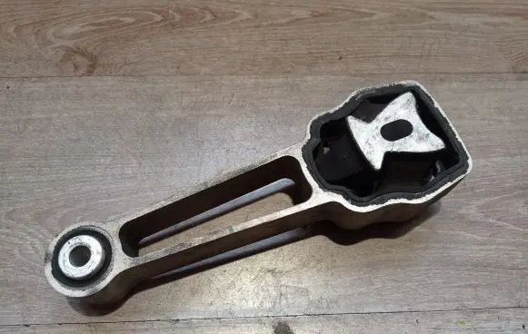 Volvo S80 Engine mount bracket 30793322