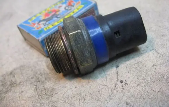 Renault Megane I Coolant temperature sensor 268063